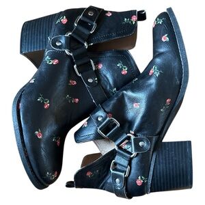 Madden Girl Womens Finian Biker Harness Ankle Booties Boots Black Rose Print 9